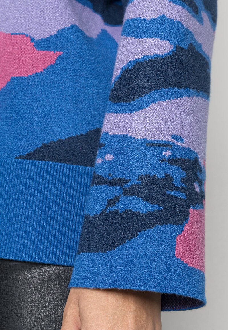 Damen Strickjacken | NA-KD LANDSCAPE PRINT Strickpullover blue/blau - GP44933 Damen Strickjacken | NA-KD LANDSCAPE PRINT Strickpullover blue/blau - GP44933
