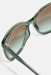 VOGUE Eyewear Ochelari de soare - transparent/mallard green