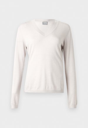 Bela pulover z dolgimi rokavi in V-izrezom, z narebrenimi manšetami in spodnjim robom, prikazana na enostavni svetli podlagi.