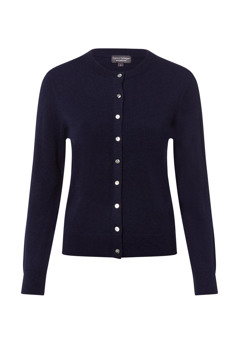 Marineblauer Cardigan aus weichem Kaschmir, mit rundem Ausschnitt, langen Ärmeln und einem durchgehenden Knopfverschluss mit silbernen Knöpfen.