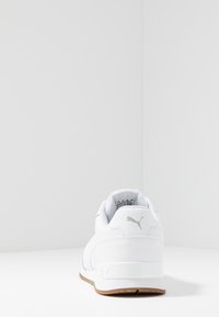 Puma ST RUNNER V2 FULL L UNISEX - Sneaker low - white/gray violet