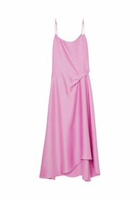 Rosa satin klänning med spagettiaxlar. Har en vriden detalj vid midjan och en flytande, asymmetrisk fåll. Slät textur.