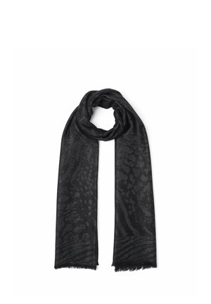 Bufanda gris oscuro con un sutil estampado de animal, bordes ligeramente desflecados, doblada en un lazo suelto en la parte superior.