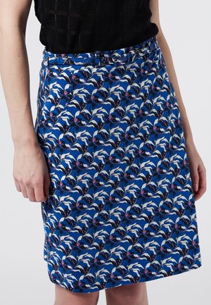 Blaue, floral gemusterte Rock mit einer taillierten Taille, subtiler Schimmer und leicht dehnbarem Stoff, mit einer geraden Silhouette und Saum.