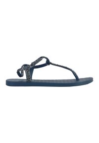 Chancla azul con suela plana, superficie texturizada y acentos decorativos de strass en la tira. Presenta un diseño estilo thong.
