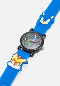 Blaues Silikonarmbanduhr mit schwarzem Ziffernblatt, das Cartoonfiguren zeigt, roten Stundenzeiger und figurenförmigen Akzenten am Armband.