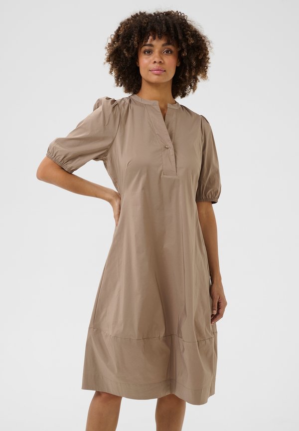 CUANTOINETT - Freizeitkleid - pine bark