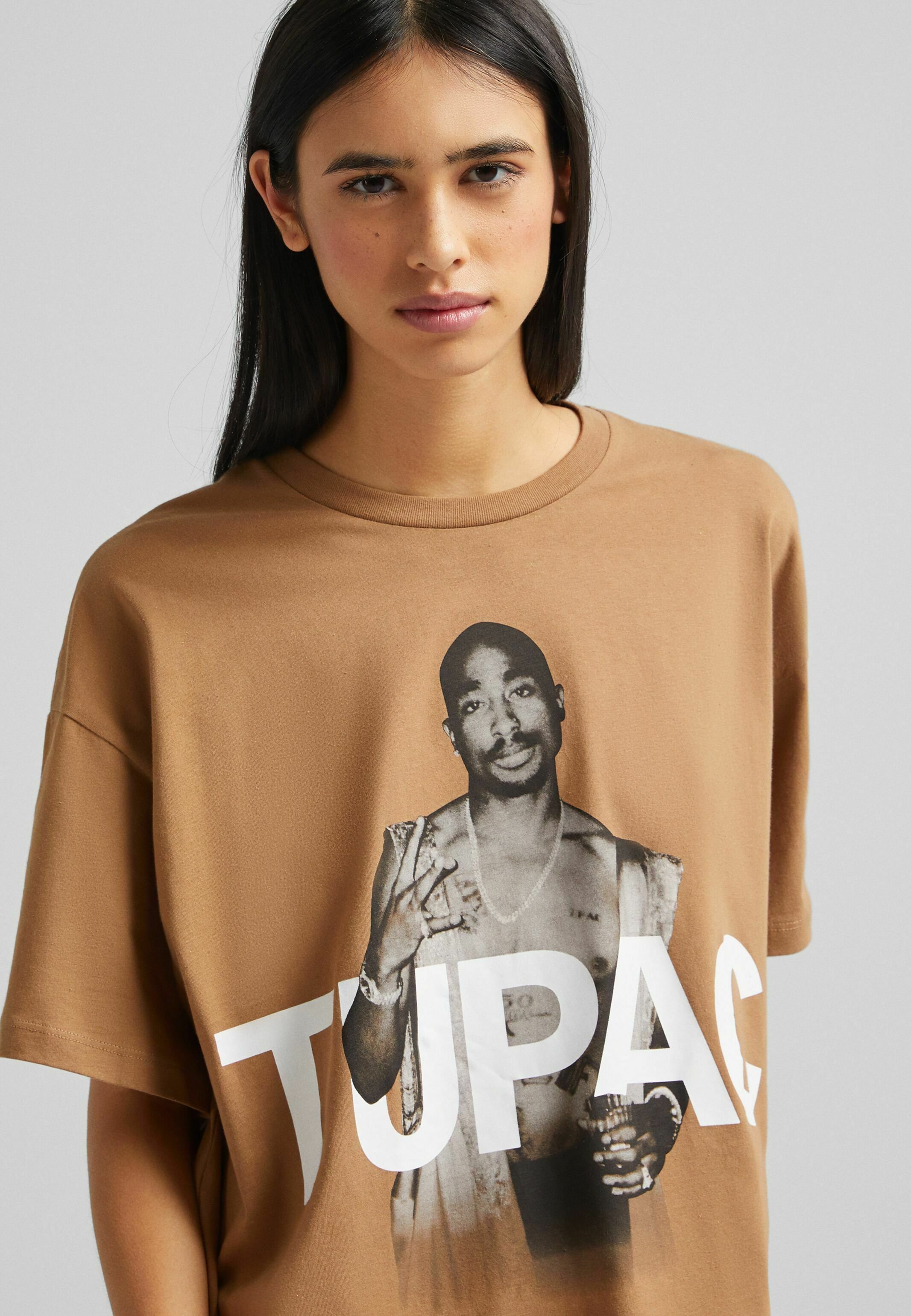 Bershka TUPAC - Print T-shirt - brown 