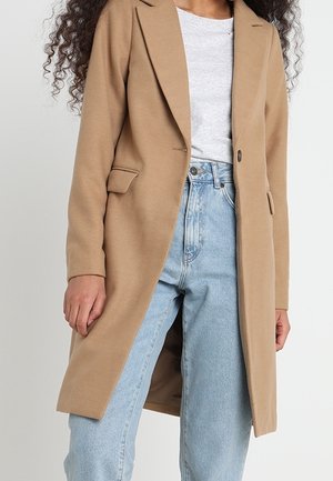 Klasický kabát - camel