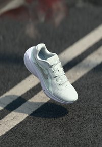 Δεν επιλέχθηκε, off white/metallic silver-coloured/barely green/white/sea glass