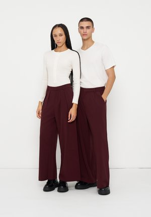 YOURTURN by Zalando, UNISEX - Панталони - chocolate plum