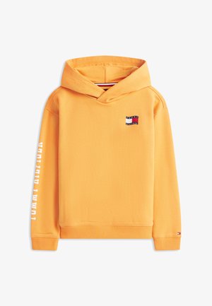 Sweat à capuche jaune avec petit logo Tommy Hilfiger sur la poitrine, texte blanc "TOMMY HILFIGER" sur la manche gauche, et poignets et ourlet côtelés.