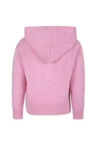 Roze gebreide hoodie met een zachte textuur, geribbelde manchetten en zoom, en een capuchon. Het ontwerp heeft een eenvoudige, korte silhouet.