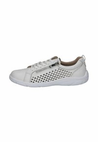 Fehér sneaker perforált felsőrésszel, szürke részletekkel, kerek lyukkal mintázva, oldalsó cipzárral és fehér gumitalppal. Simább bőrből készült.