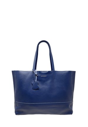 Borsa tote in pelle blu navy con due manici e un piccolo tag in pelle appeso vicino alla parte superiore centrale.