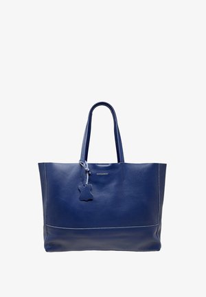 Borsa tote in pelle blu navy con due manici e un piccolo tag in pelle appeso vicino alla parte superiore centrale.