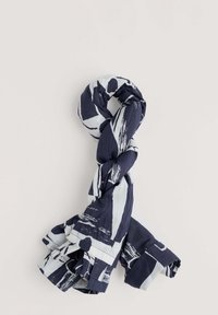 Jūras zilas un baltas rakstotas šalles, izgatavotas no viegla auduma. Iespējami abstrakti formas un maiga, nedaudz krokojuma tekstūra.