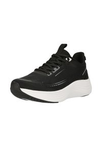 Baskets athlétiques noires avec tige en mesh, détails réfléchissants, lacets noirs et semelle épaisse blanche coussinée, présentées en angle pour montrer le côté extérieur.