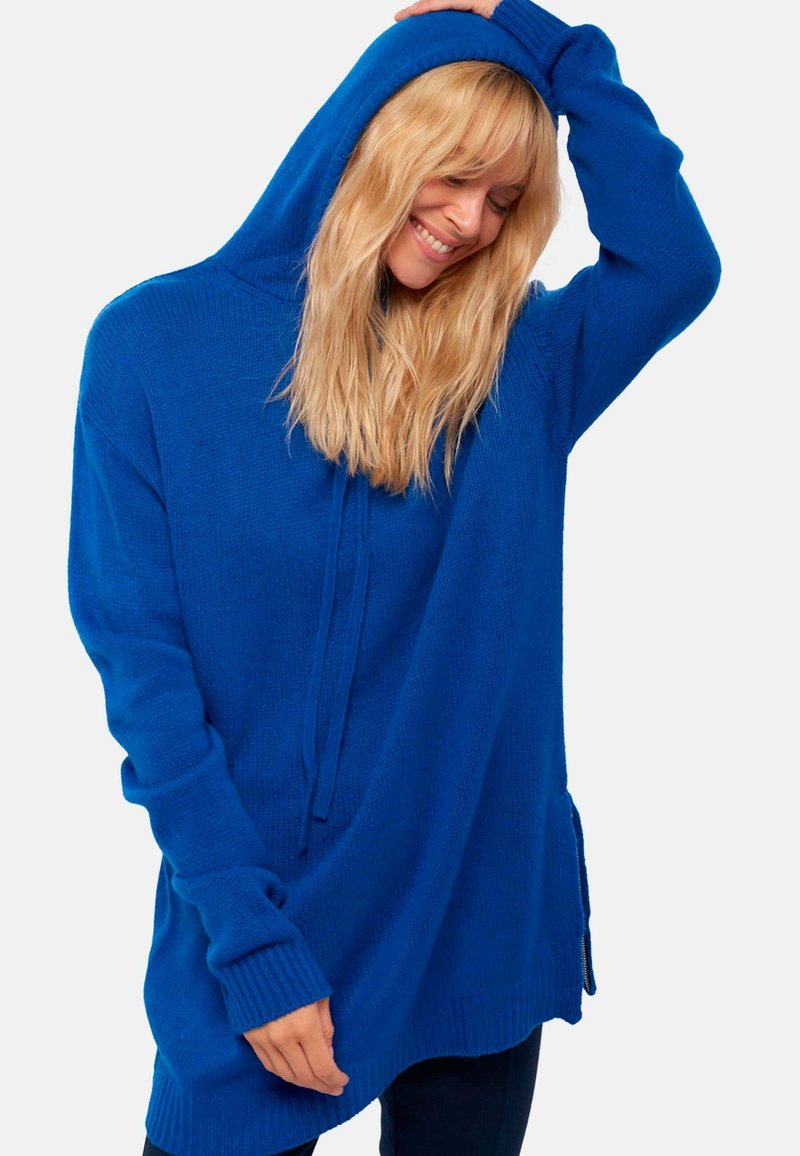 Blaues Kapuzensweatshirt aus strukturiertem Strickstoff, mit lockerer Passform, langen Ärmeln und einer Kängurutasche vorne.