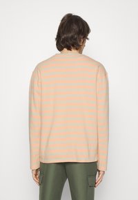 NN.07 Maglione - orange