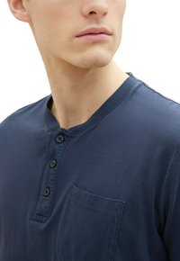 TOM TAILOR MIT STARKER WASCHUNG - T-Shirt basic - sky captain blue