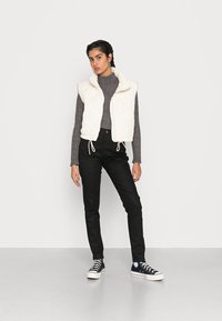 Levi's® Made & Crafted HIGHRISE SLIM - Calças de ganga justas - stay black