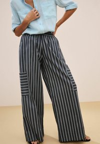 Next STRIPED SUPER WIDE TALL - REGULAR FIT - Tygbyxor - navy