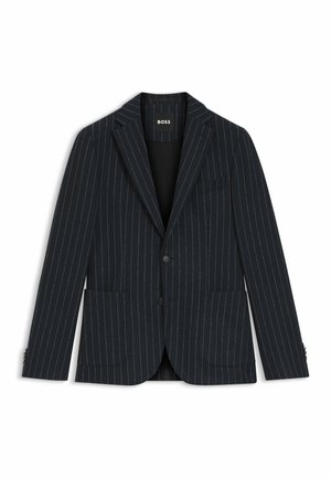 Giacca da completo a righe navy con rever a punta, due tasche anteriori, chiusura con un bottone e finitura leggermente lucida. Etichetta del marchio: BOSS.