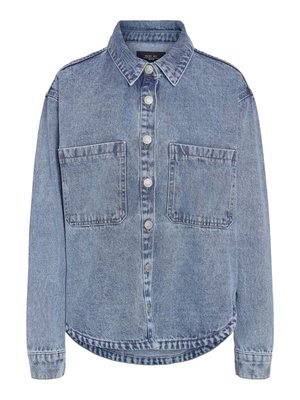 Lyseblå denim skjorte med knapper, lange ærmer, to brystlommer foran og en foldet krave.