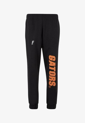 Mustad mustad, millel on elastne vöökoht, ja millel on vasakul jalal oranž "GATORS" trükk ning väikene hall logo puusal.