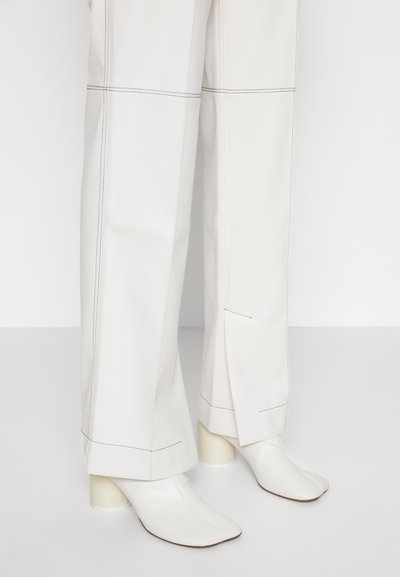 Materiel STITCHED PANTS - Püksid - marshmallow