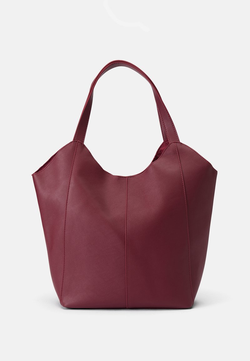 Sac fourre-tout en cuir bordeaux avec deux poignées robustes, présentant une texture lisse et un design effilé avec des détails de couture à l'avant.