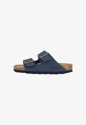 Marineblauwe sandalen met twee verstelbare banden en metalen gespen. De kurken binnenzool en rubberen zool zorgen voor comfort en duurzaamheid.