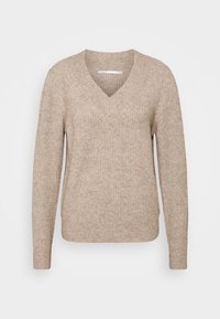 Beżowy sweter z dzianiny z dekoltem w serek, długimi rękawami i prążkowaną strukturą. Charakteryzuje się gładkim wzorem i lekko dopasowanym fasonem.