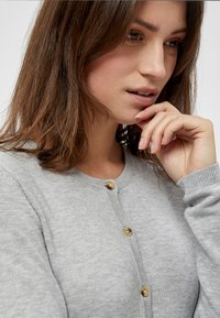 PEPPERCORN PCTANA - Vesta na kopčanje - light grey mel.