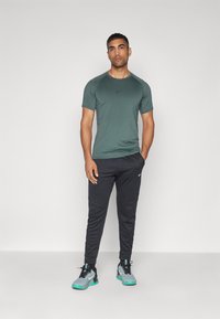 Nike Performance SLIM TOP - T-Shirt sport - vintage green/black