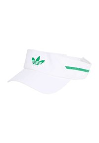 Fehér napernyő sapka zöld Adidas logóval és csíkokkal az övön. Könnyű anyagból készült, ívelt karimával és állítható mérettel.