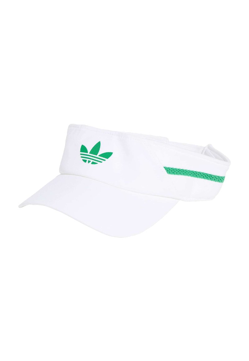 Fehér napernyő sapka zöld Adidas logóval és csíkokkal az övön. Könnyű anyagból készült, ívelt karimával és állítható mérettel.