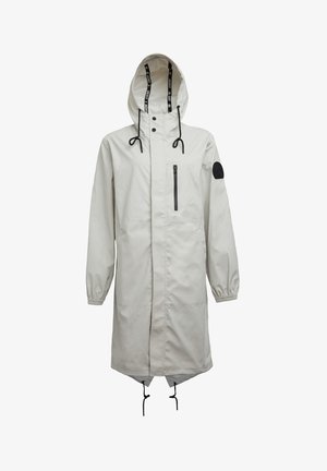 Lys grå vandtæt parka med justerbar hætte, elastiske manchetter, en frontlomme med lynlås og snoretræk i kanten. Har et sort logo-patch.