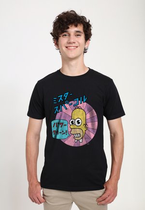 Czarny bawełniany t-shirt z nadrukiem twarzy postaci z kreskówki, otoczonej kolorowymi dymkami z japońskim tekstem w niebieskich i różowych akcentach.