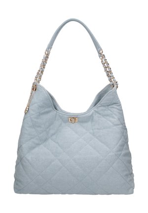Gequilted blauwe stoffen handtas met een gebogen bovenkant en kettingband. Heeft een gouden logo-accent en contrasterende stiksels.