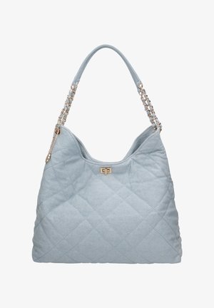 Gequilted blauwe stoffen handtas met een gebogen bovenkant en kettingband. Heeft een gouden logo-accent en contrasterende stiksels.