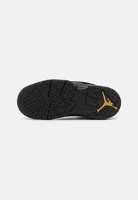 Jordan JORDAN TRUE FLIGHT UNISEX - Krepšinio batai - black/white/metallic gold