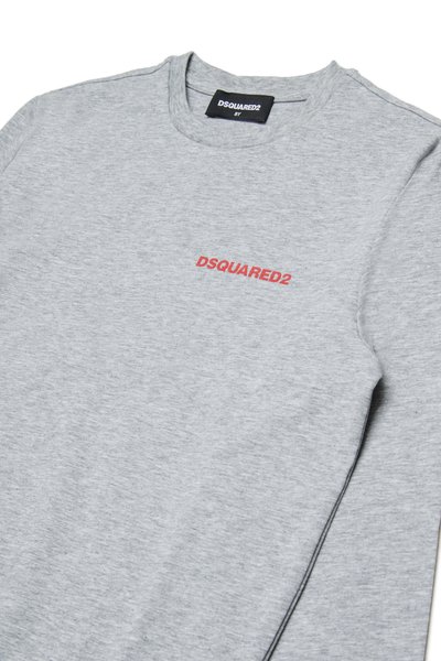 Sweatshirt gris en mélange de coton doux, avec col rond et logo "DSQUARED2" rouge sur la poitrine gauche. Texture lisse, design décontracté.