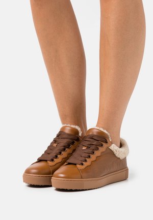 ESSIE - Baskets basses - tan
