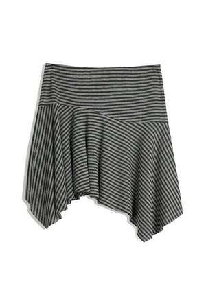 Grijs gestreepte rok met een asymmetrische zoom. Gemaakt van zachte stof, met een fitted tailleband en een vloeiende drape.