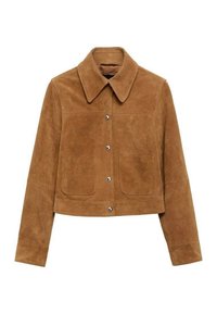 Bruine suède cropped jas met een spitse kraag, twee steekzakken aan de voorkant en drukknopen. Zachte textuur, minimalistisch ontwerp en lange mouwen.
