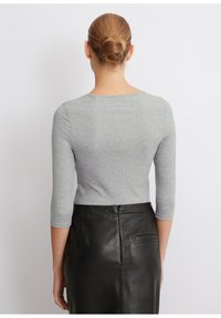 Marc O'Polo 3/4 SLEEVE FINE BINDING AT NECK - Långärmad tröja - soft stone melange