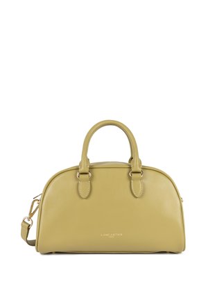 Borsa a mano in pelle verde con forma arrotondata, doppi manici superiori, dettagli in metallo dorato e logo impresso sul davanti. Include una tracolla regolabile.