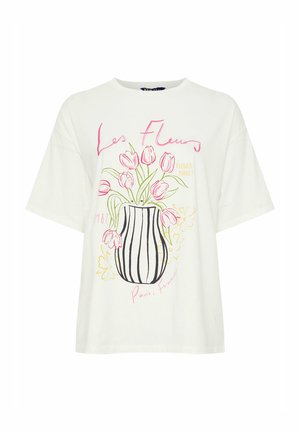 Wit T-shirt met korte mouwen met een boeket roze tulpen in een vaas met zwarte strepen en de tekst "Les Fleurs," "Flower Market," en "Paris, France."